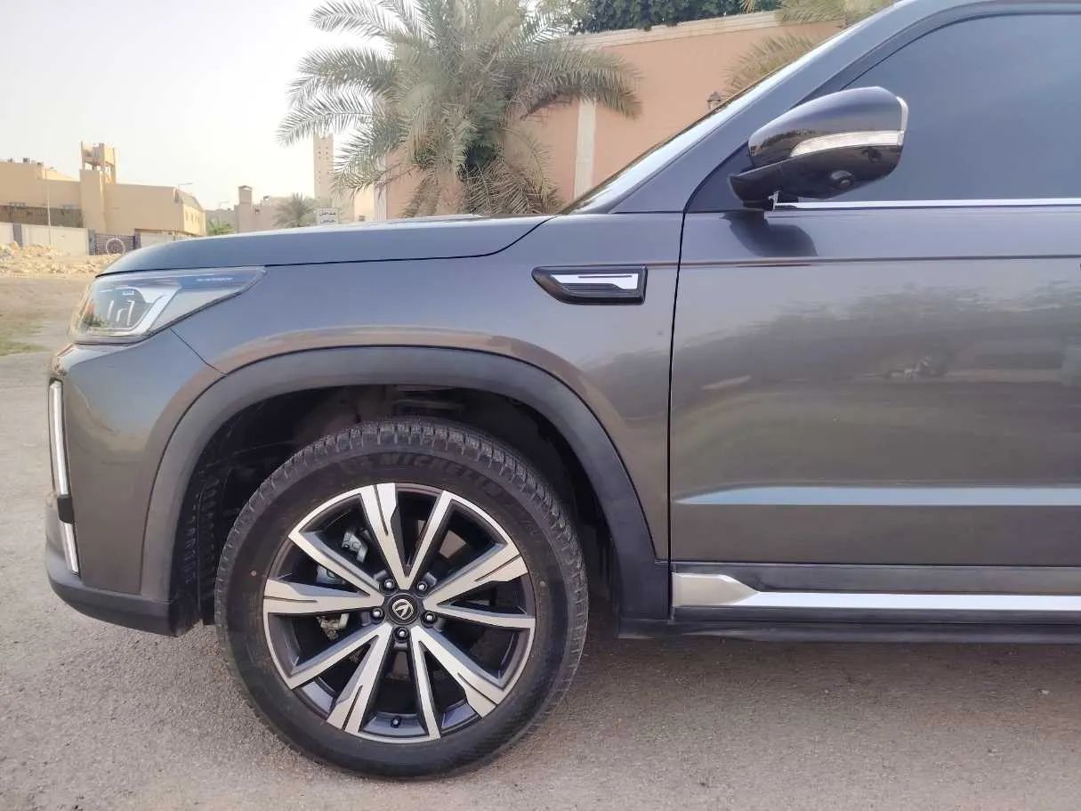 Car image 9