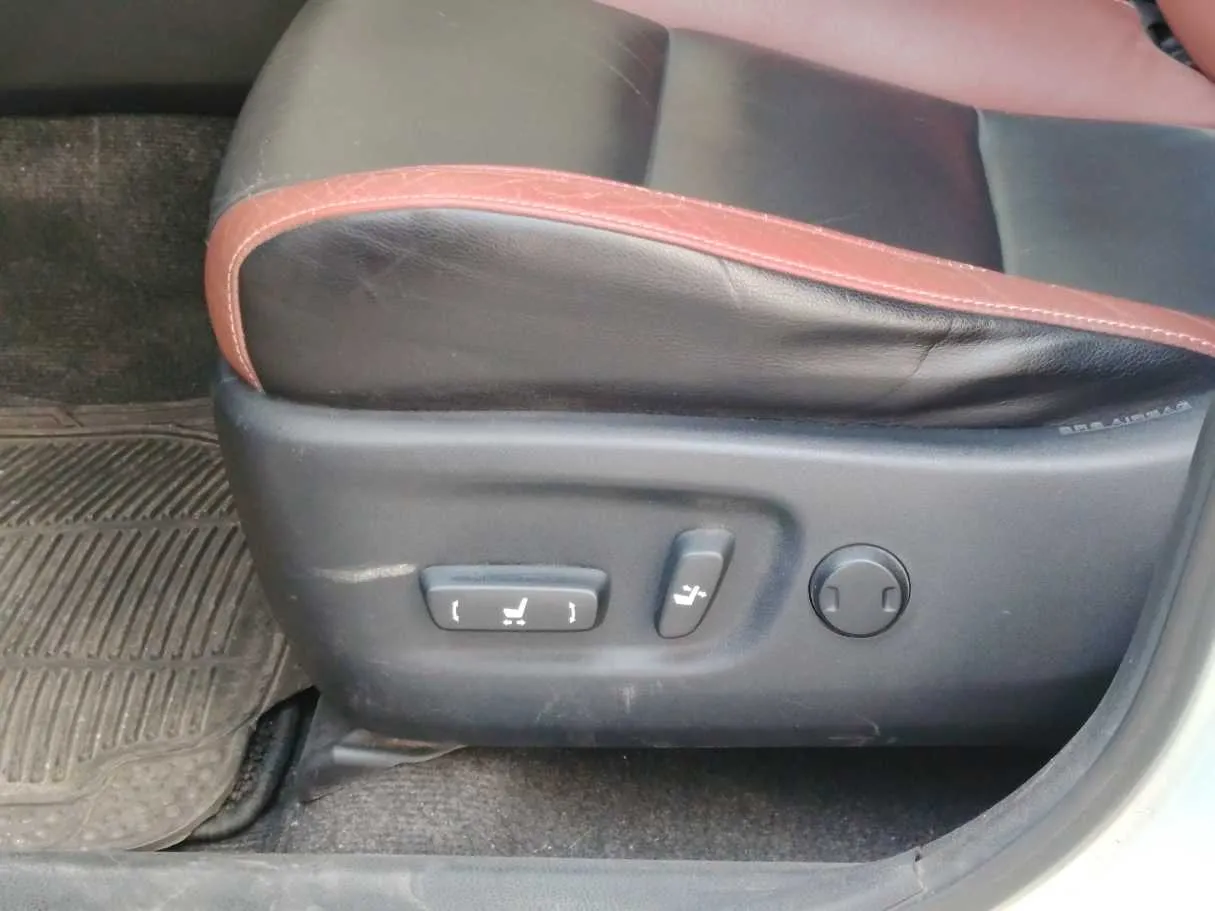 Car image 33