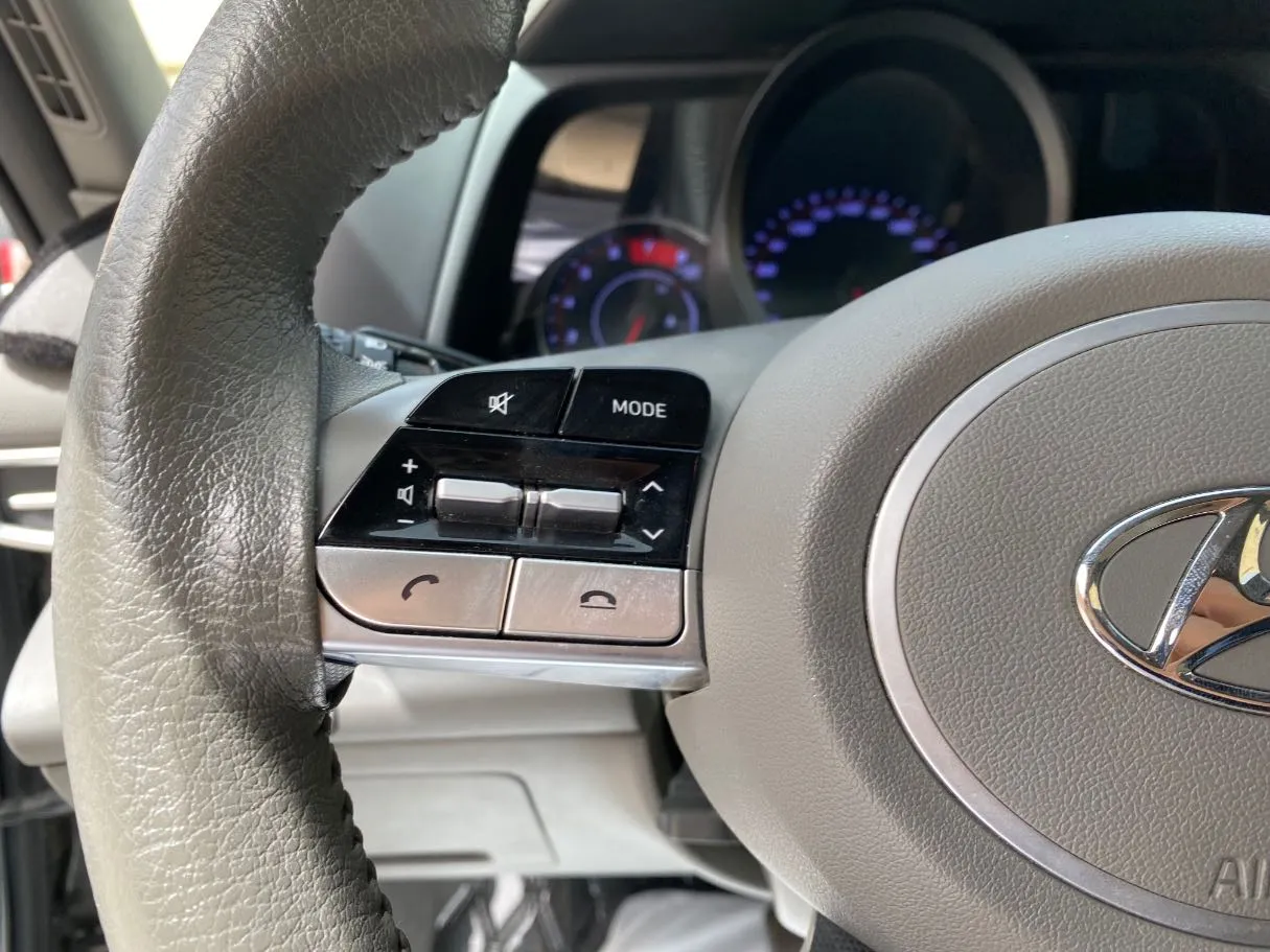 Car image 23