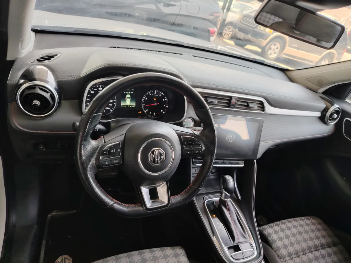 Car image 16