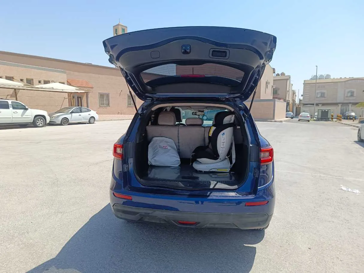 Car image 24