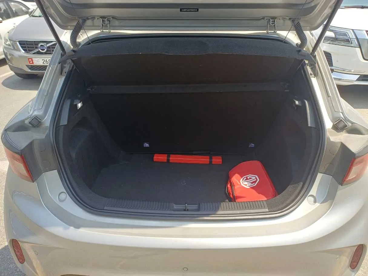 Car image 24