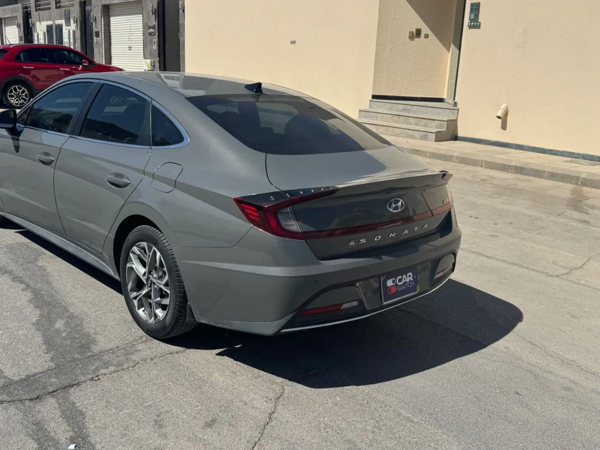 Car image 8