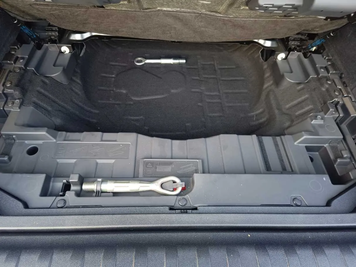 Car image 32