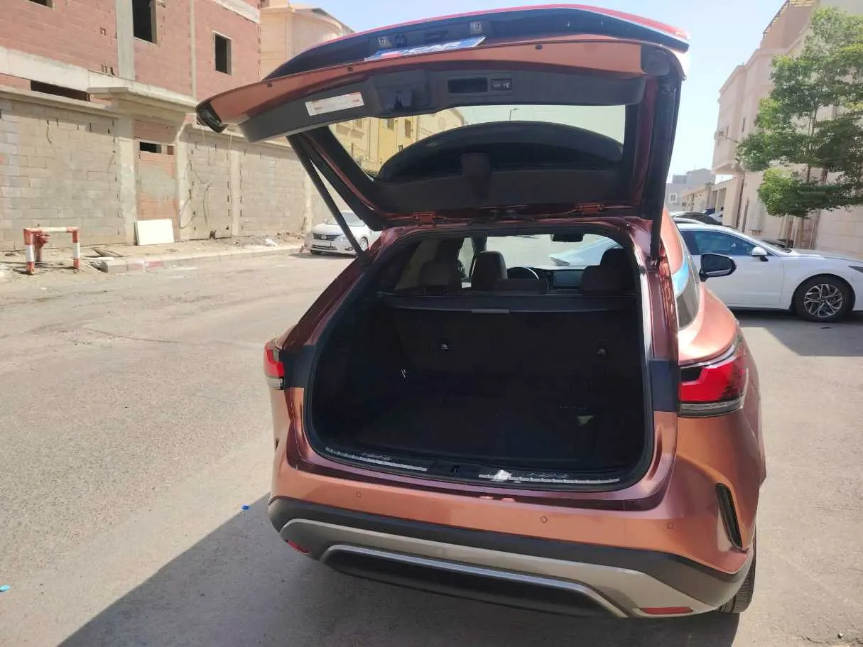 Car image 27