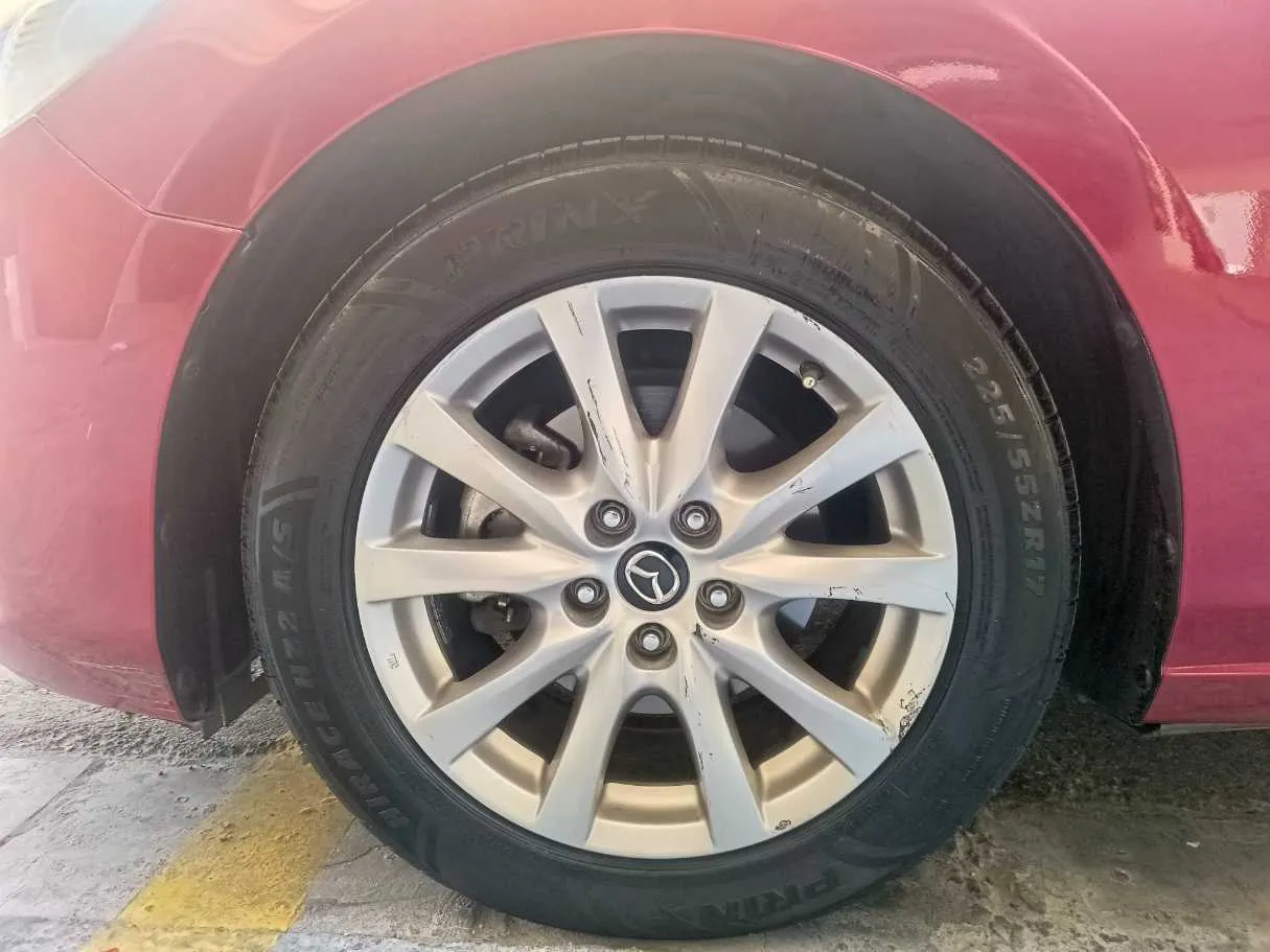 Car image 10