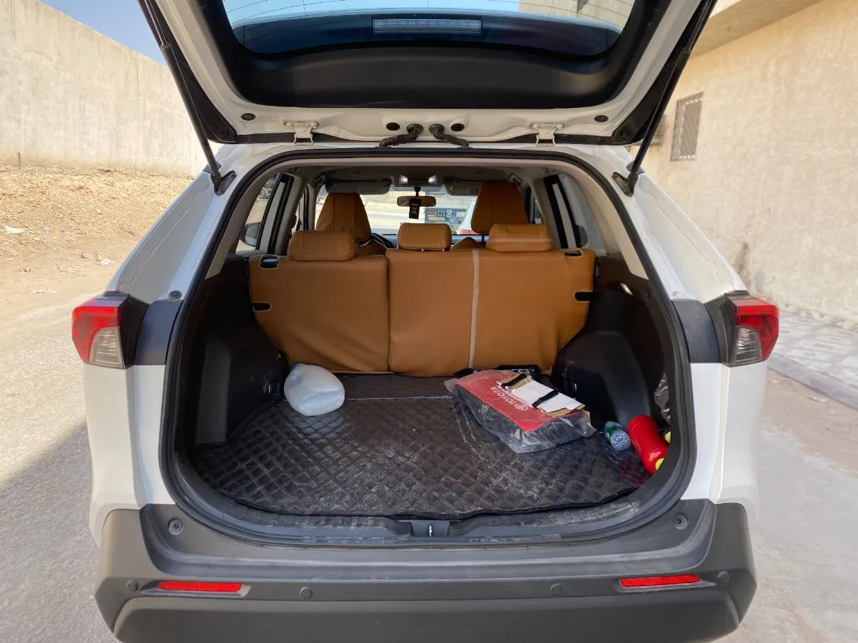 Car image 20