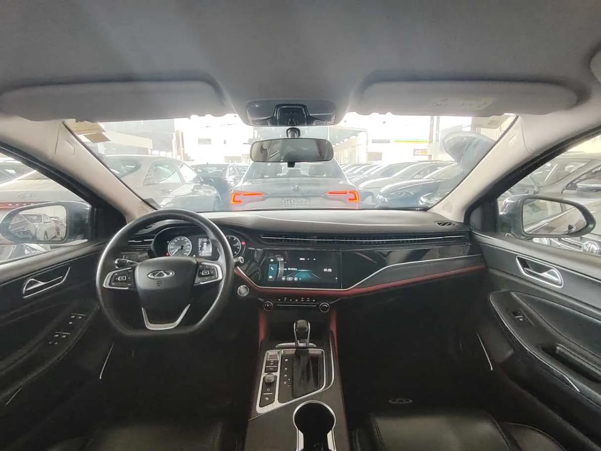 Car image 19
