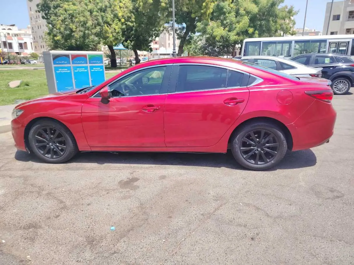 Car image 9