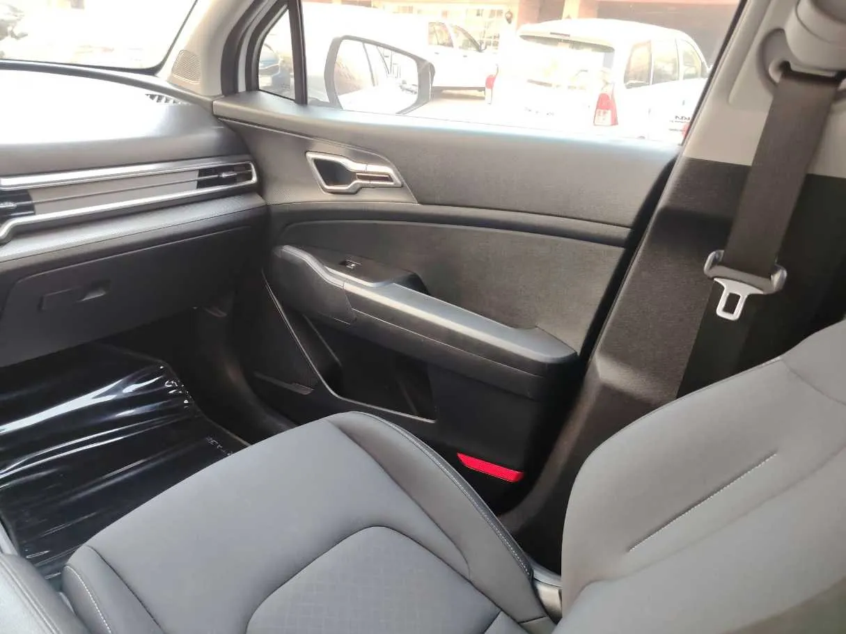 Car image 35
