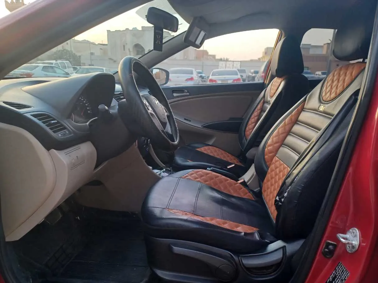 Car image 11