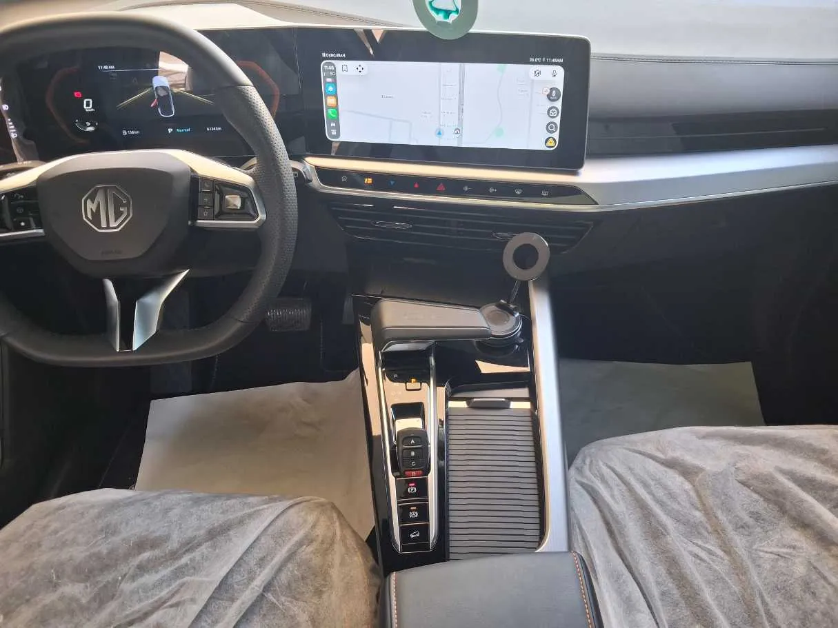 Car image 11