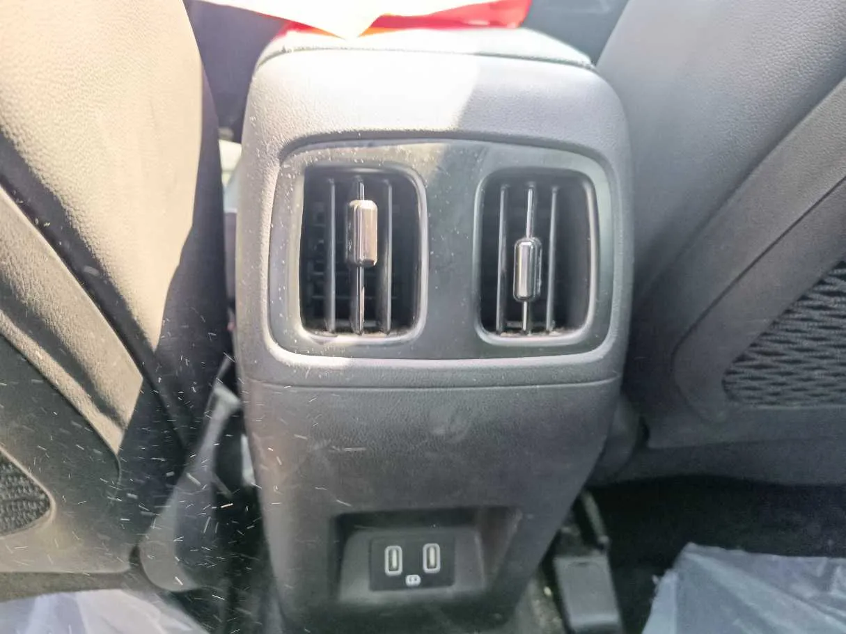 Car image 32