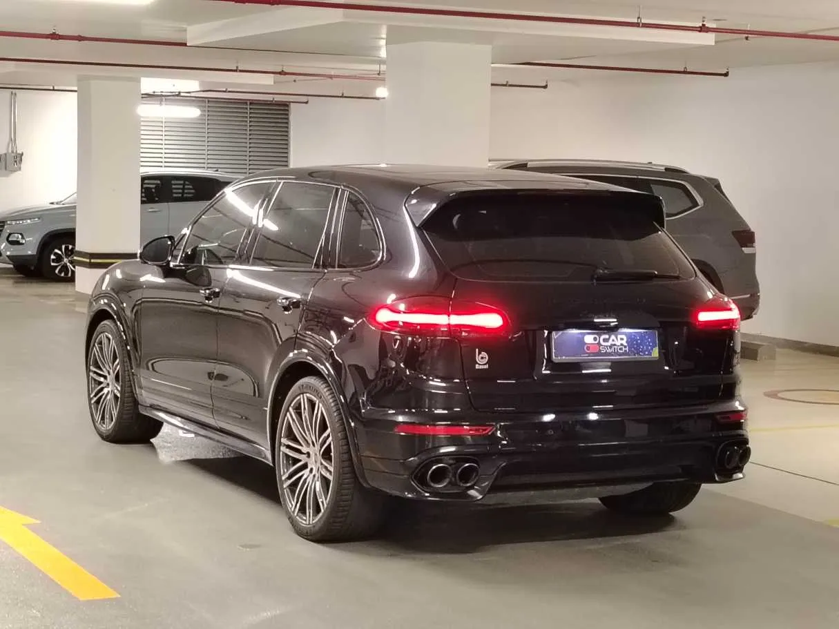 Car image 4