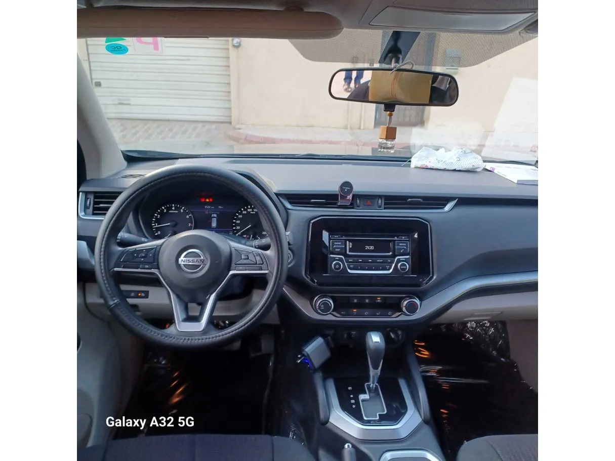 Car image 13