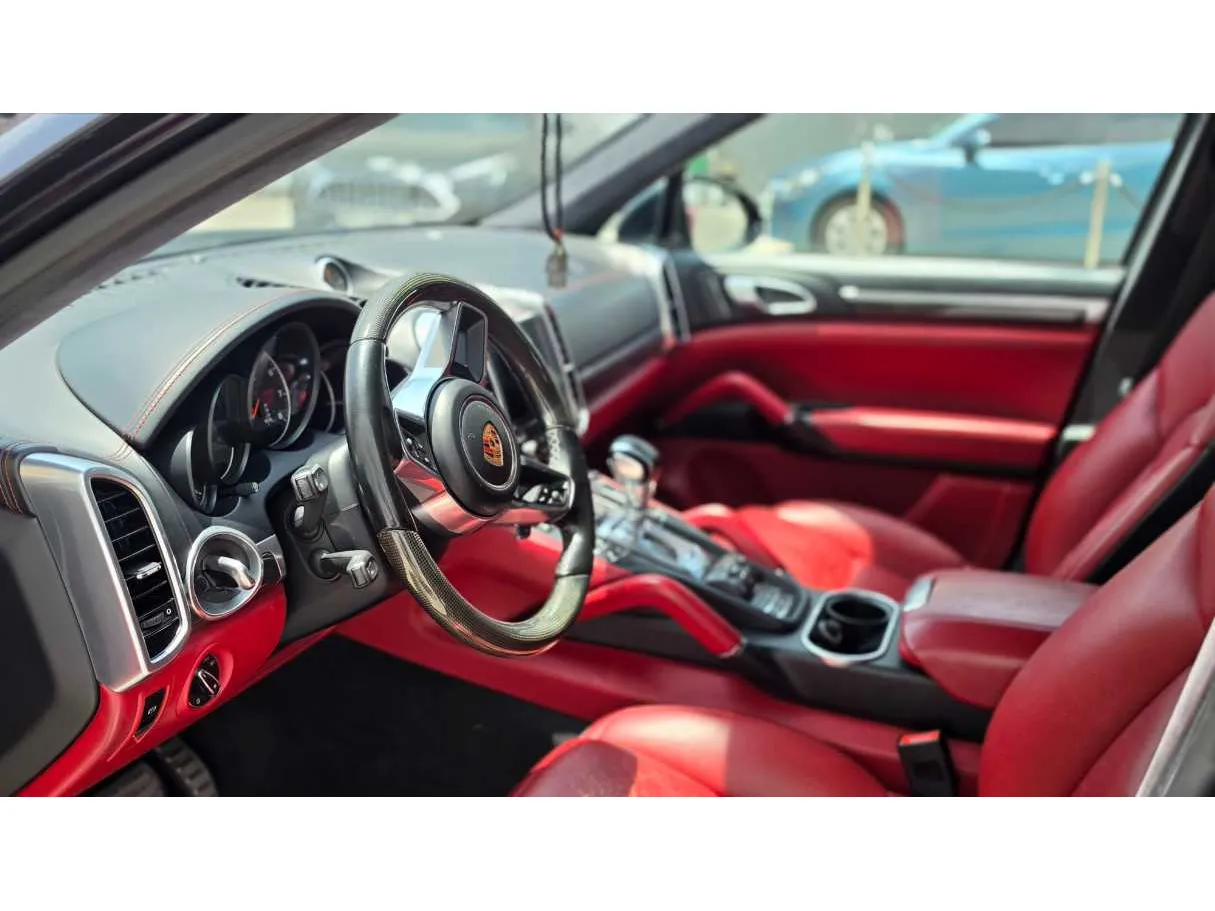Car image 7