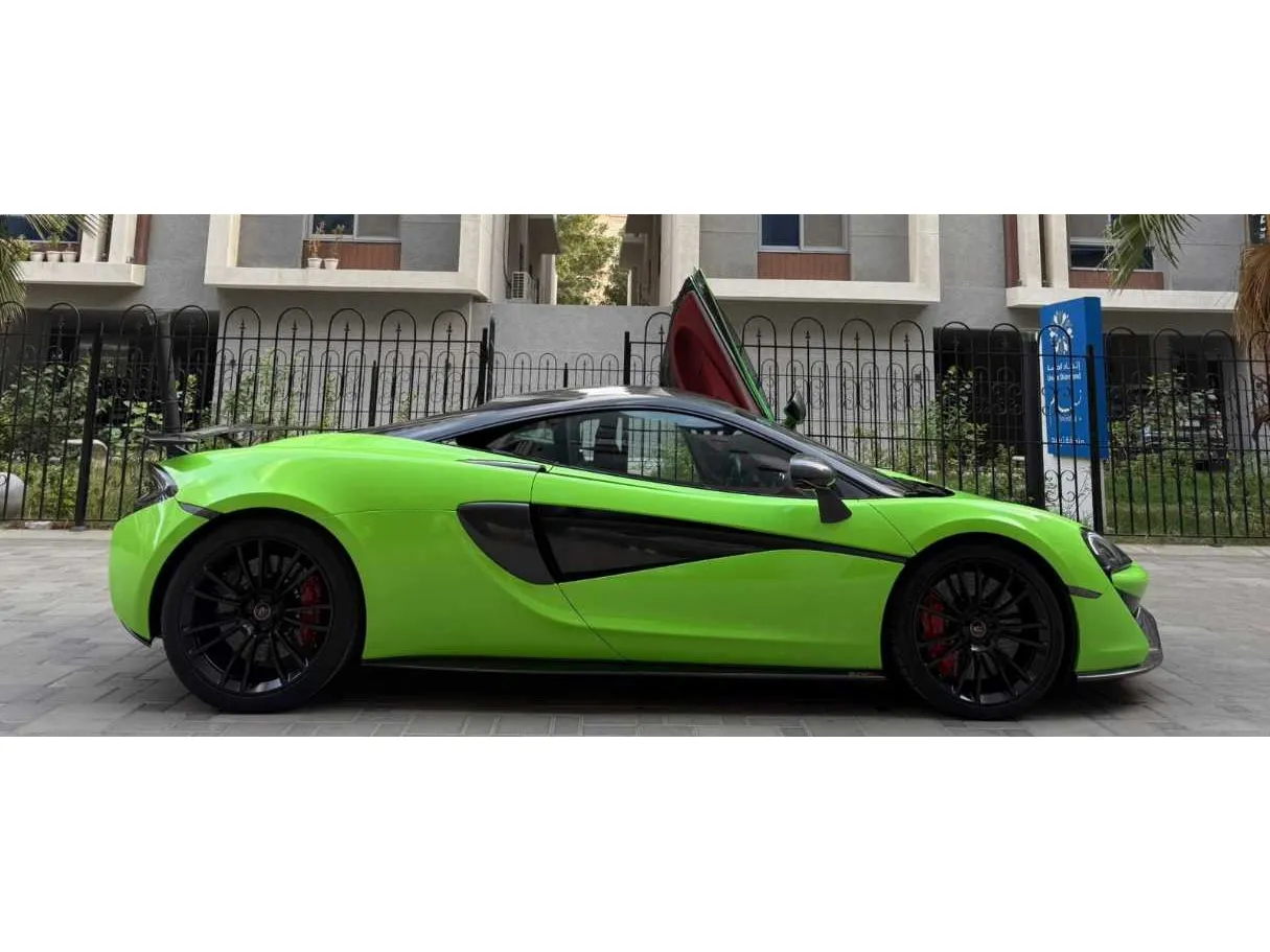 Car image 5