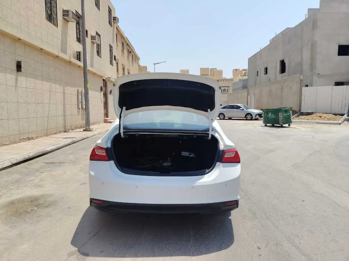 Car image 23