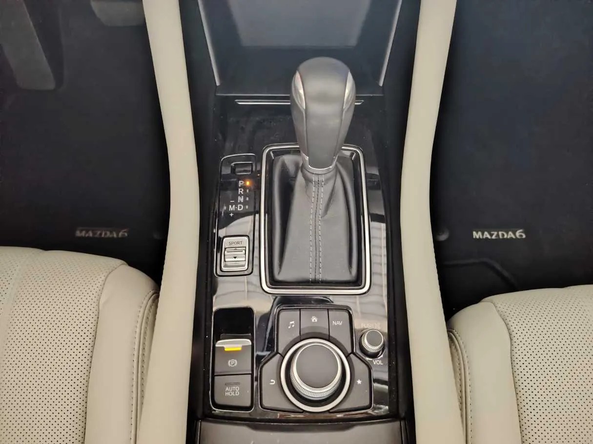 Car image 23