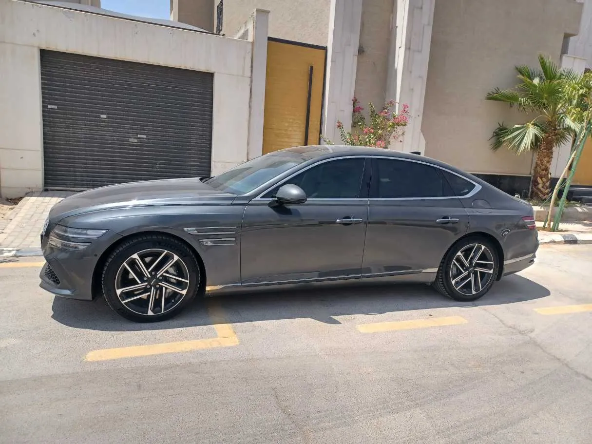 Car image 8