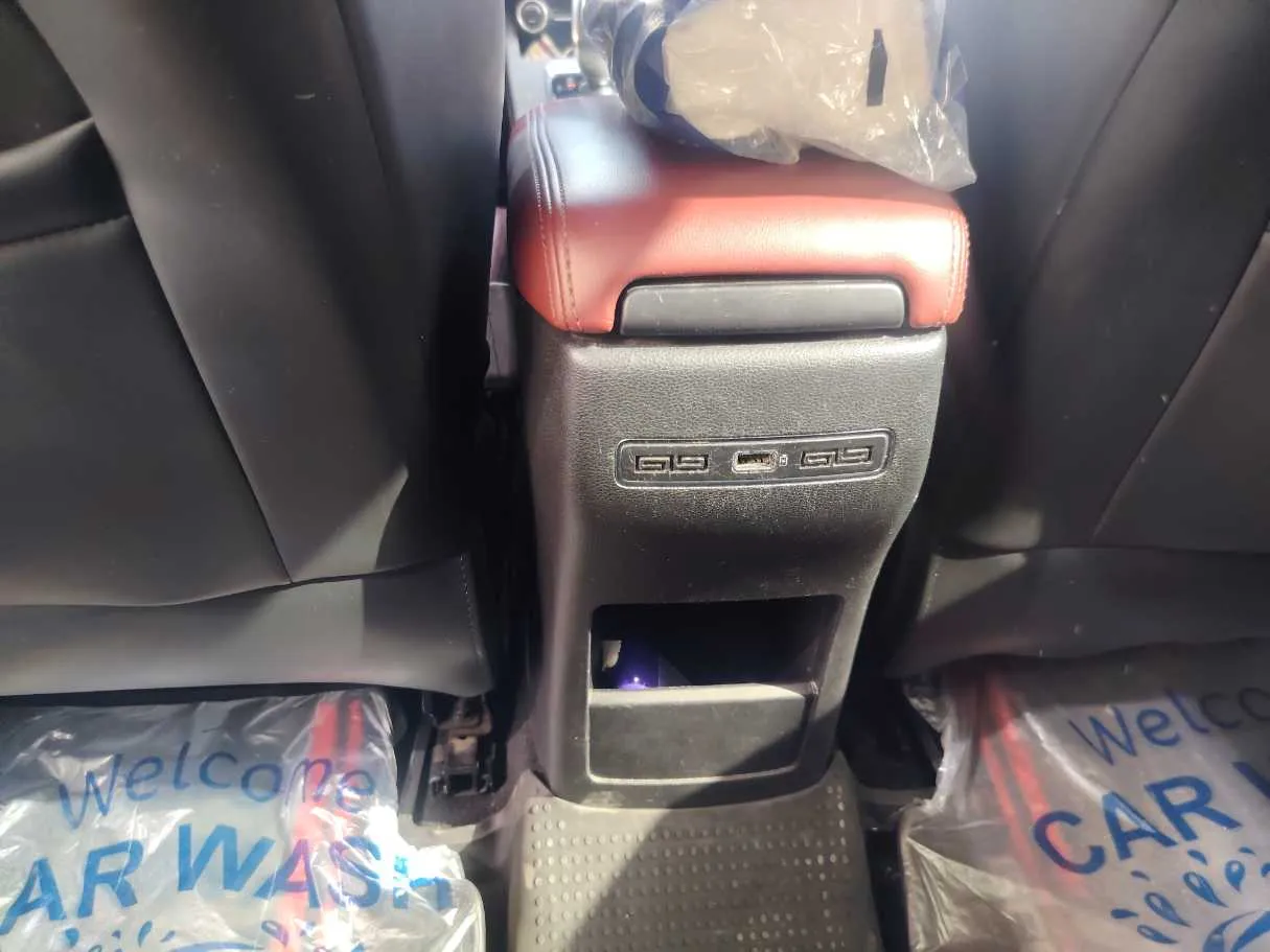 Car image 29