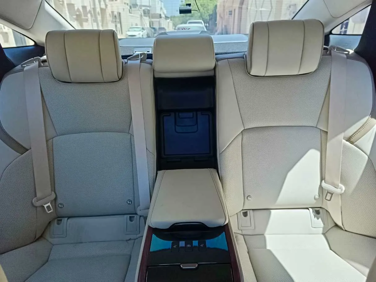Car image 21