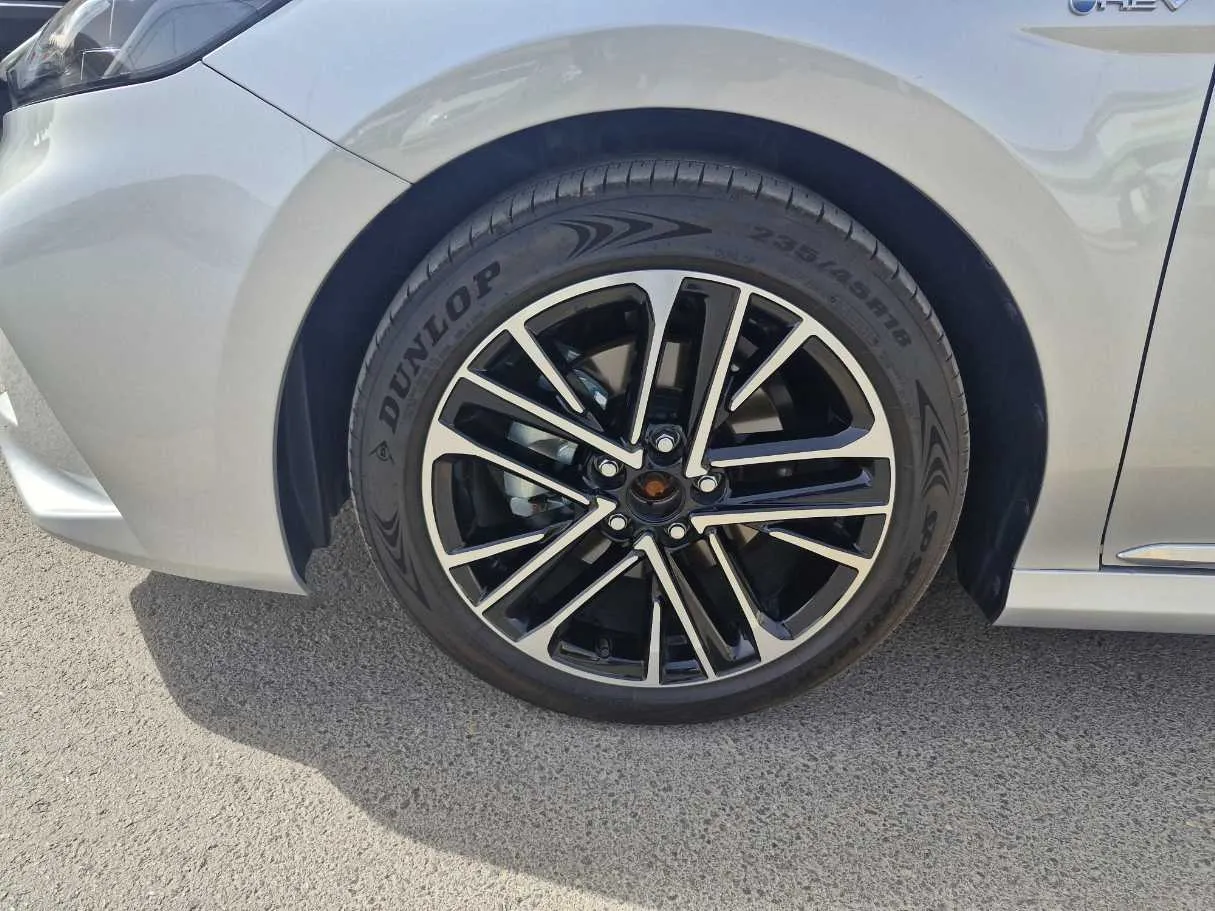 Car image 10