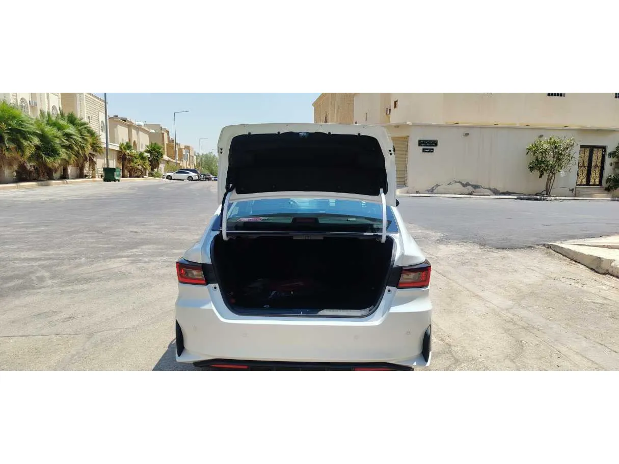 Car image 21