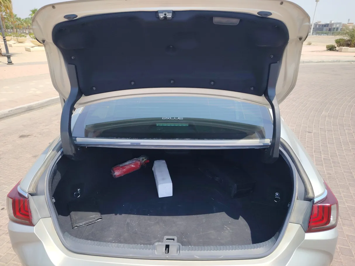 Car image 25