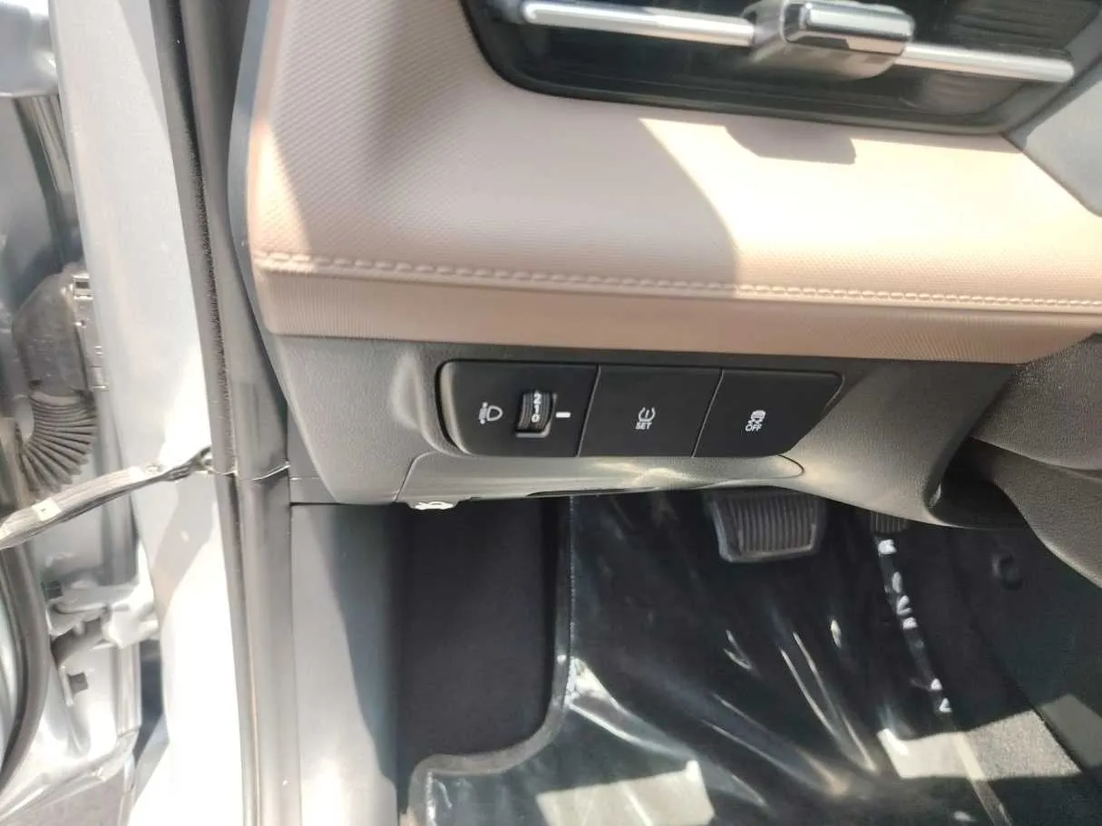Car image 31