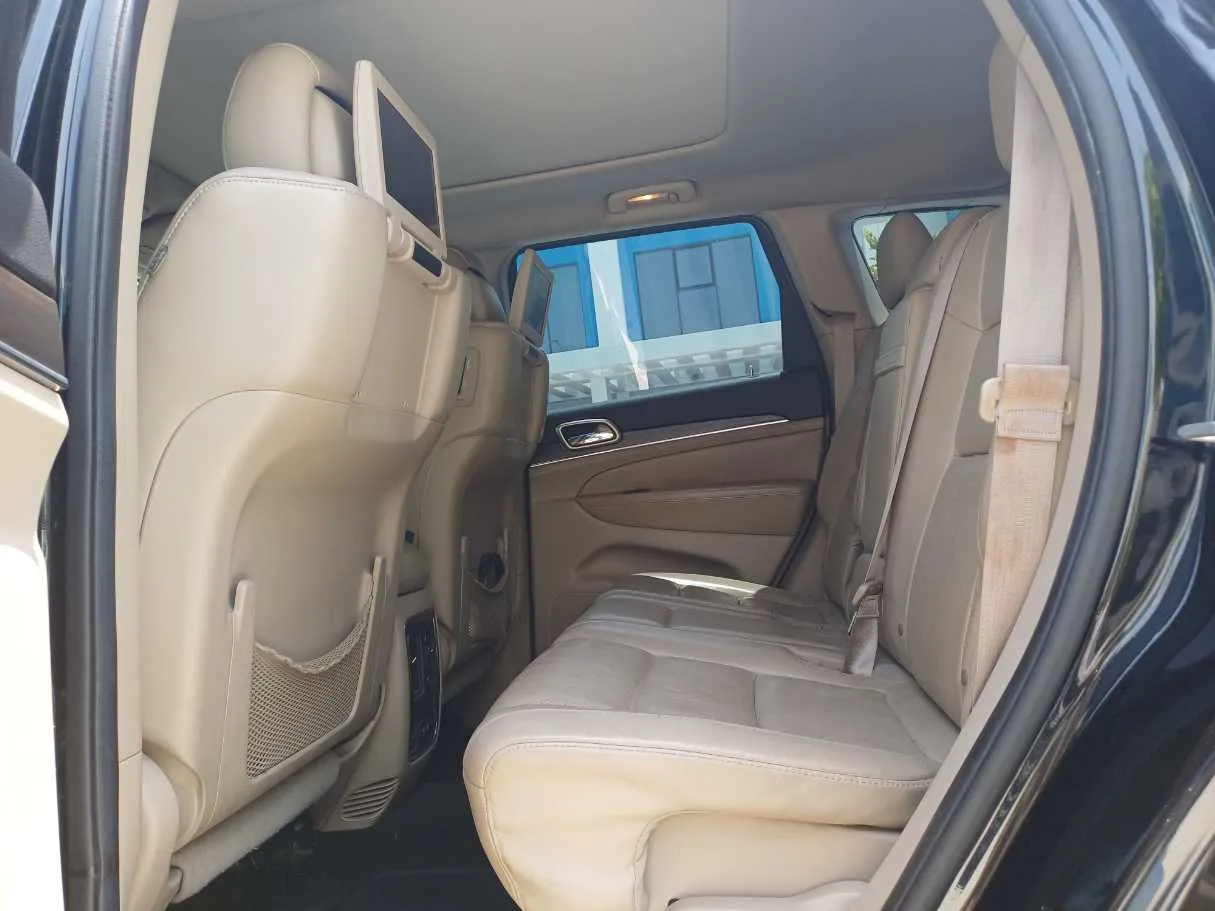Car image 13