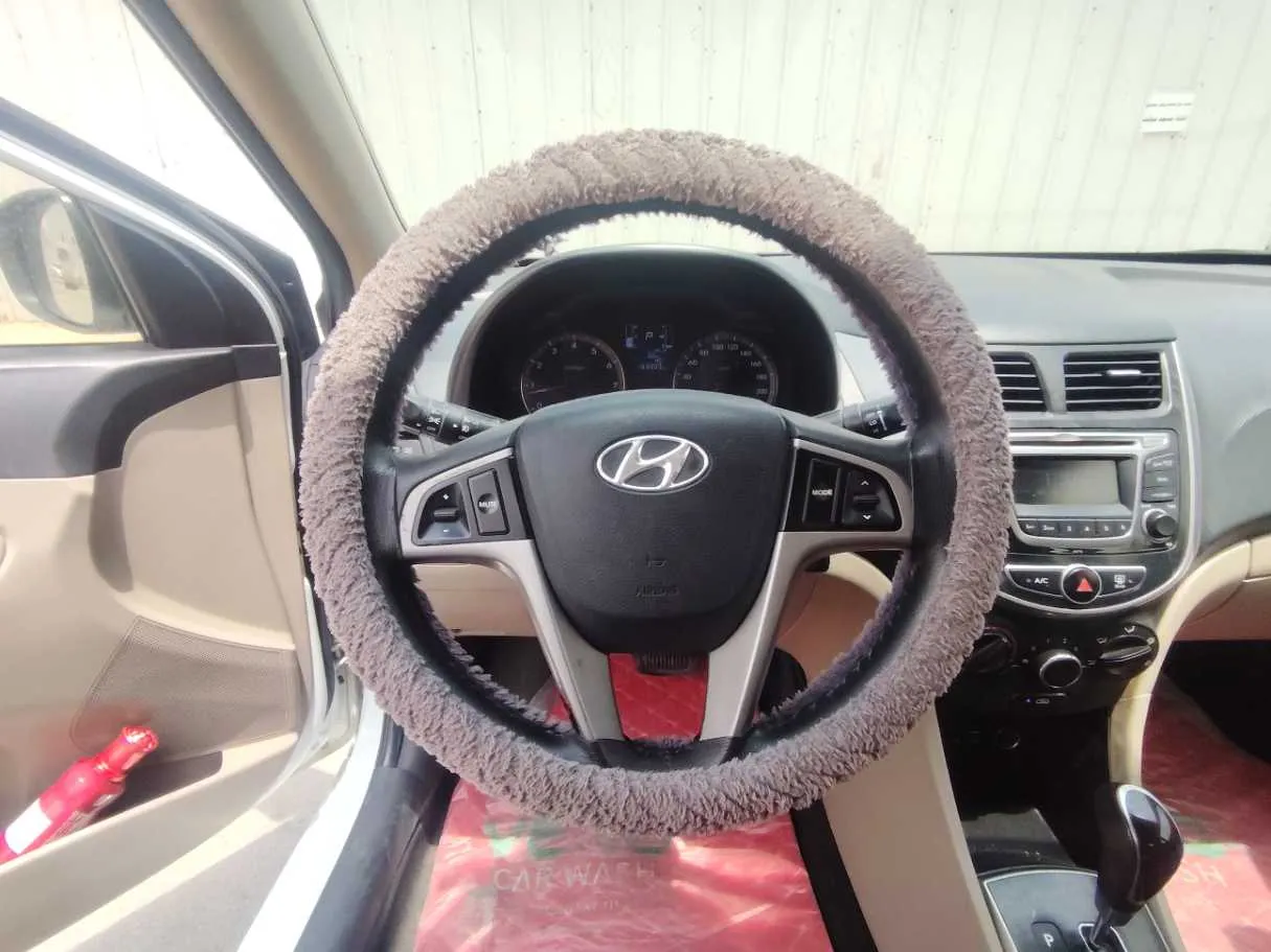 Car image 23