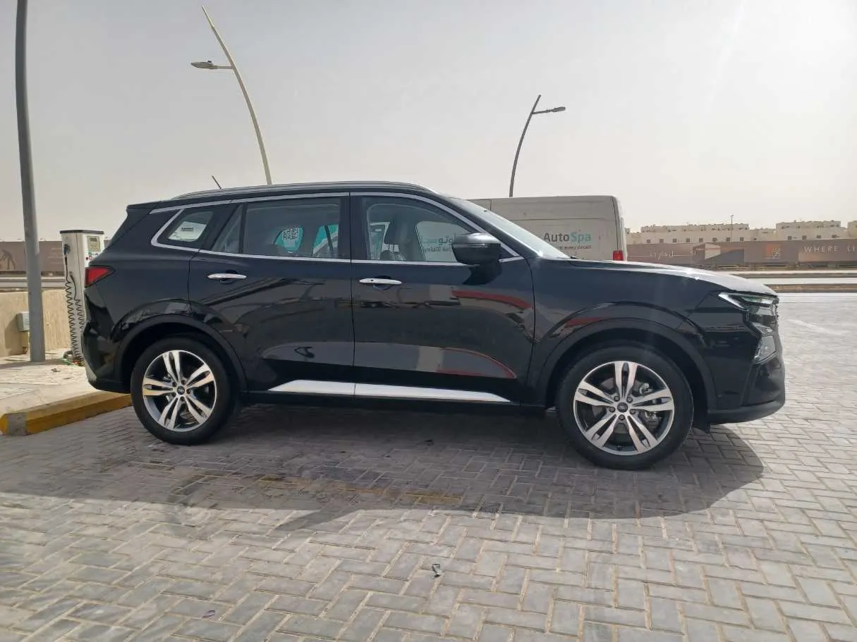 Car image 4