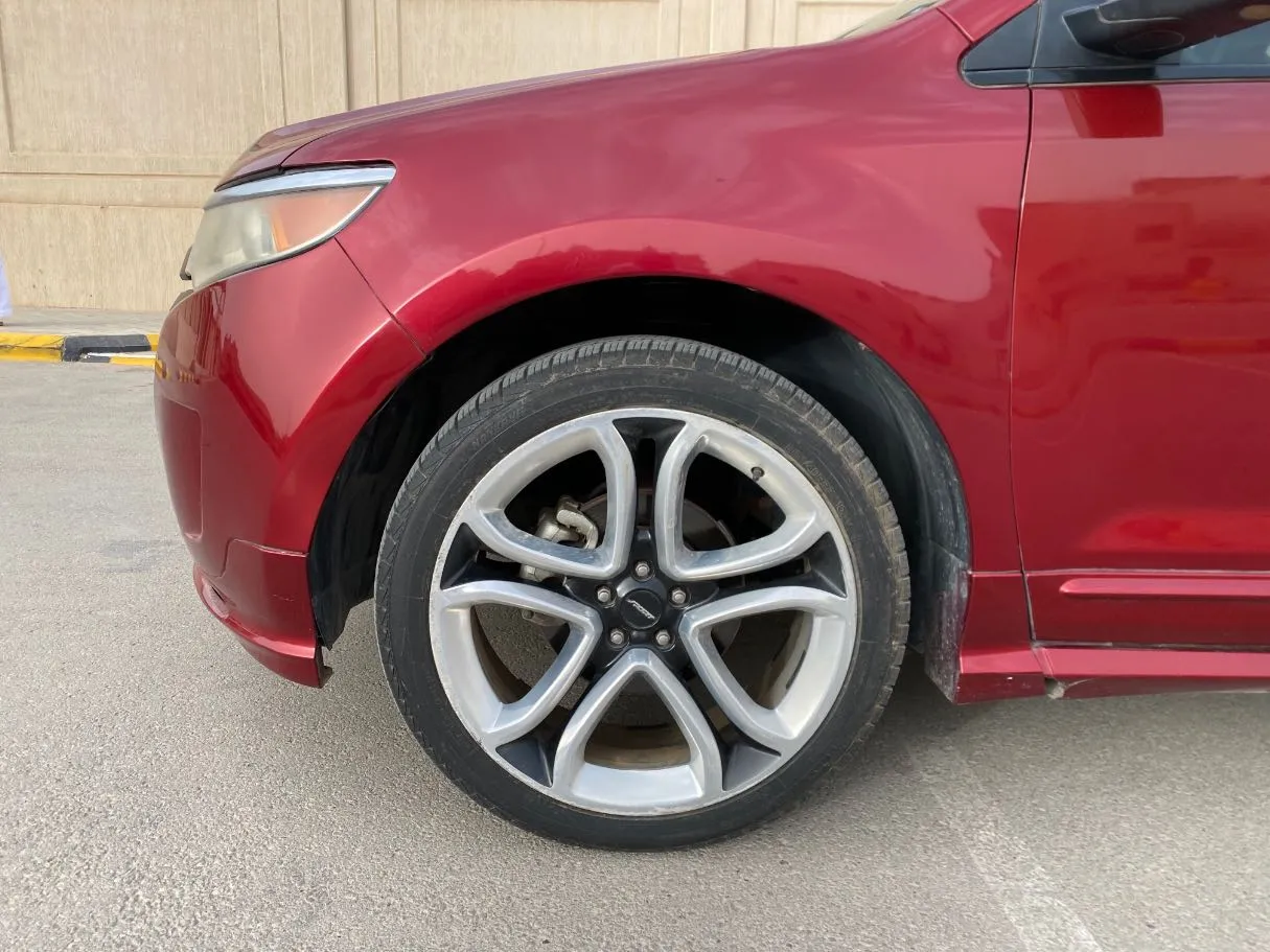 Car image 9