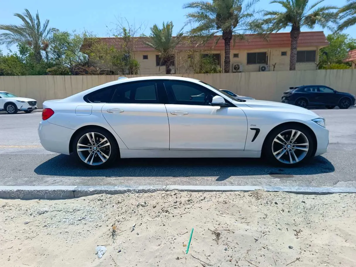 Car image 4