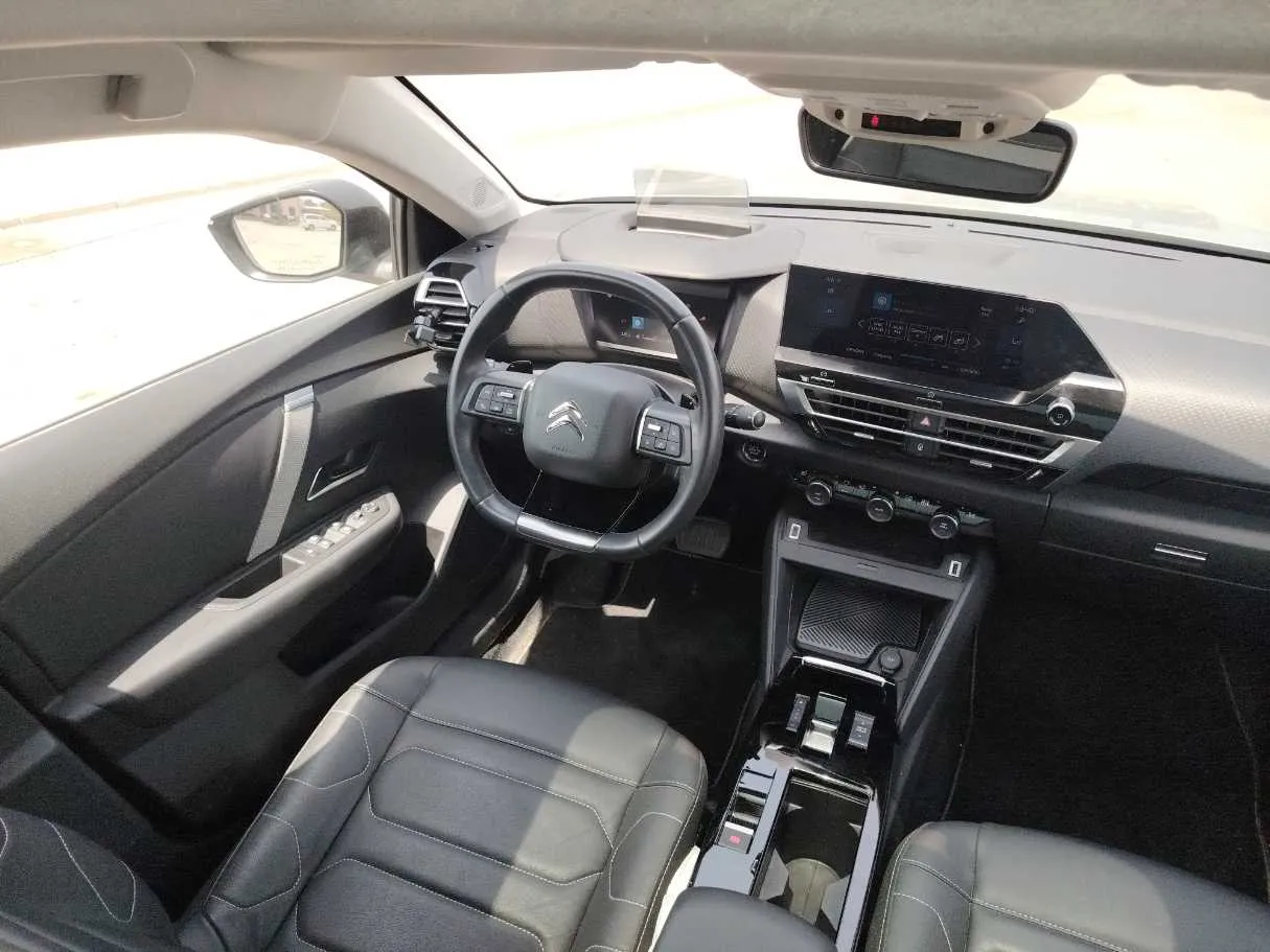 Car image 26