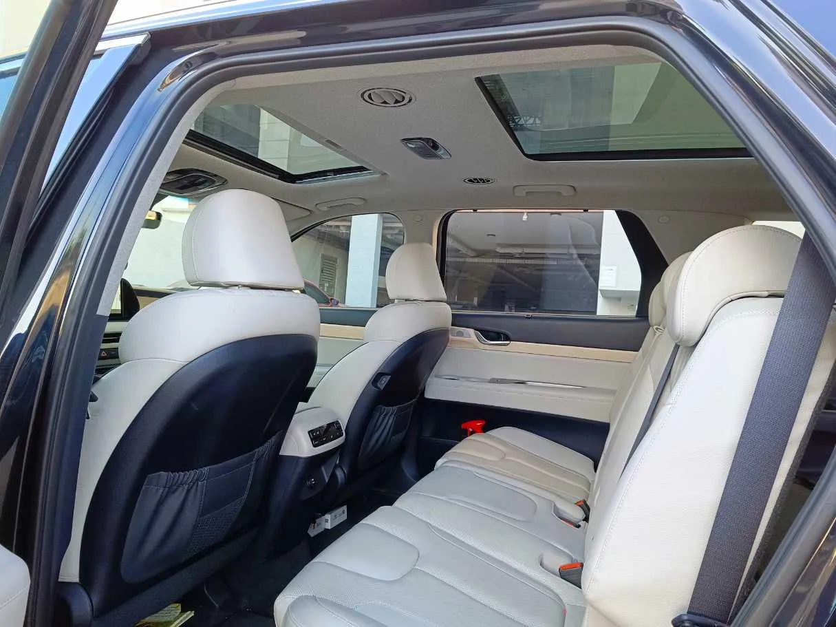 Car image 21