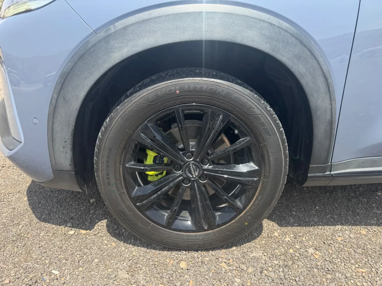 Car image 9