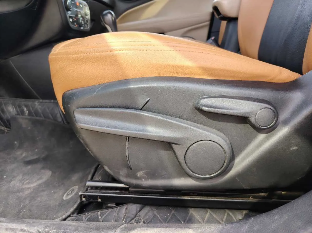 Car image 27