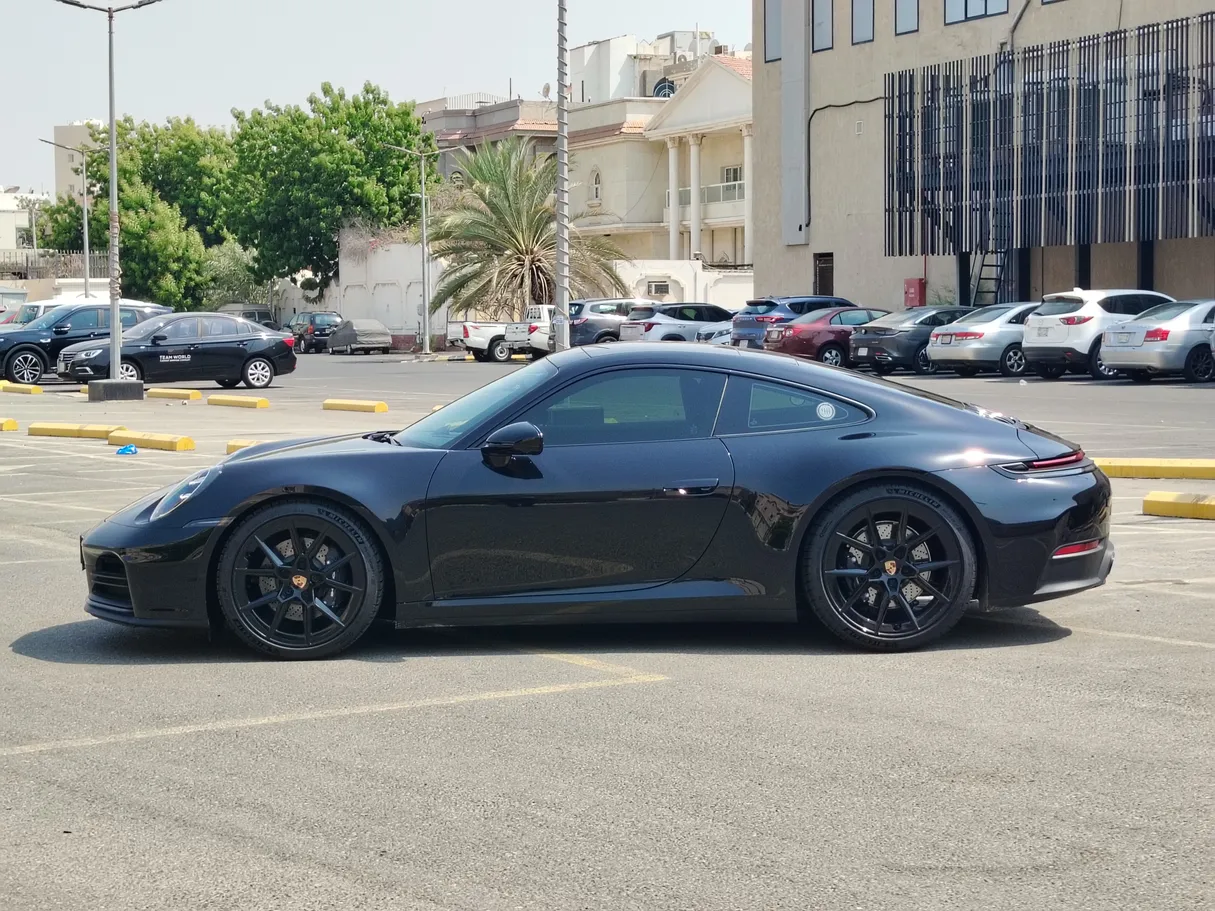 Car image 8