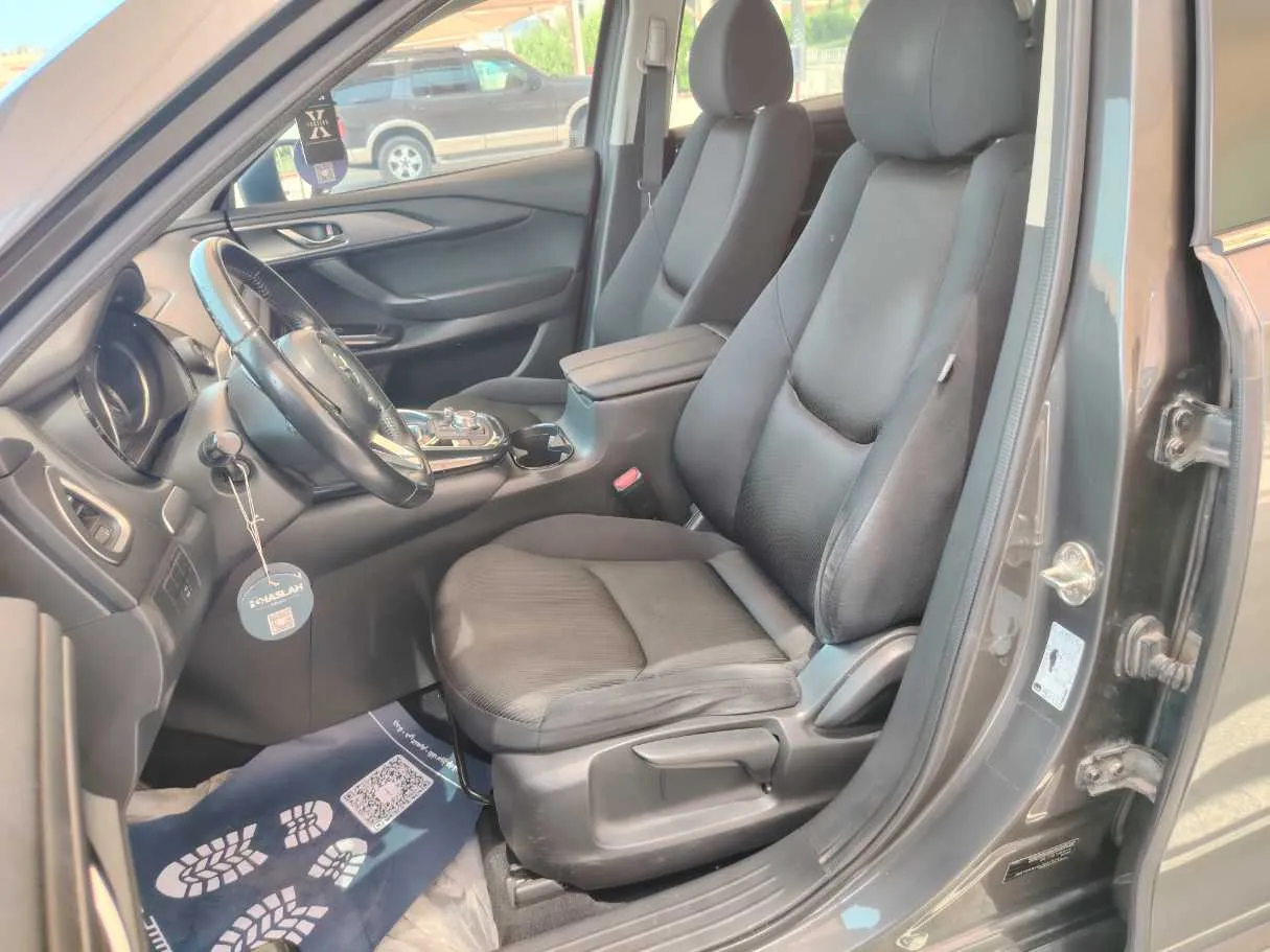 Car image 12