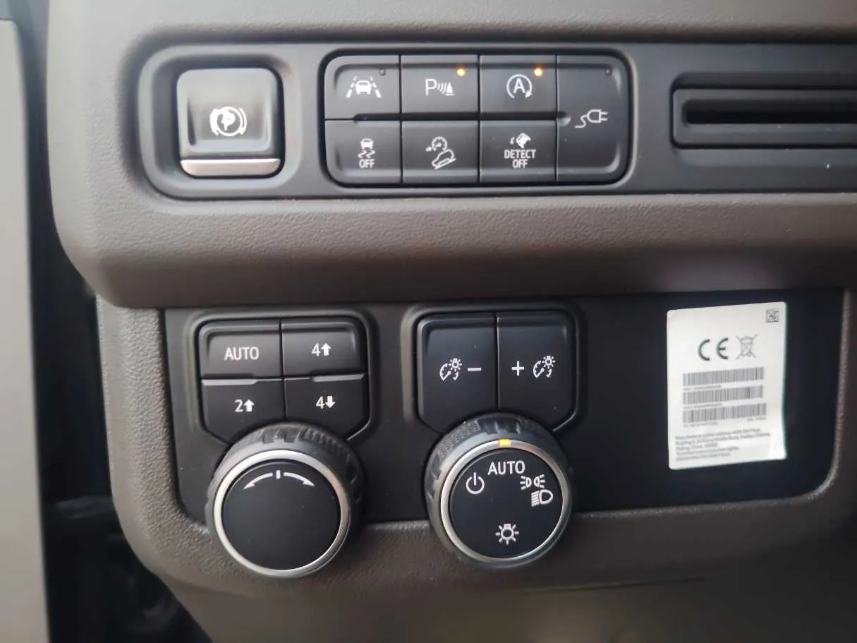 Car image 30