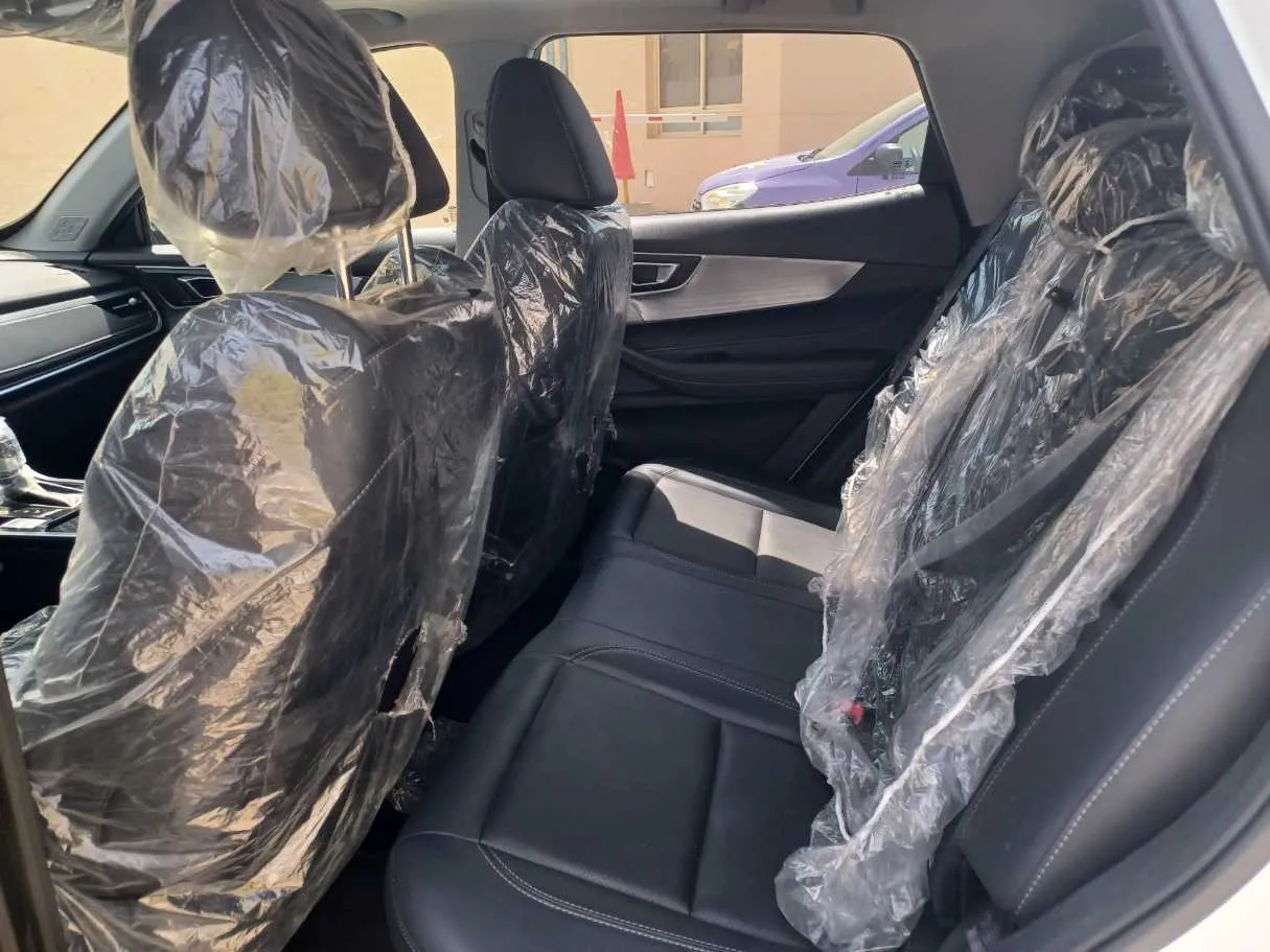 Car image 14