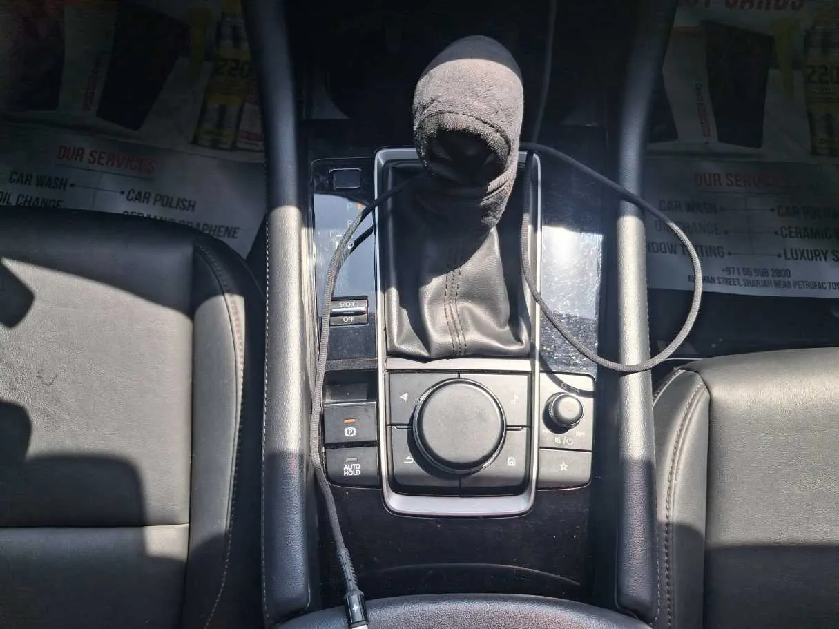 Car image 17