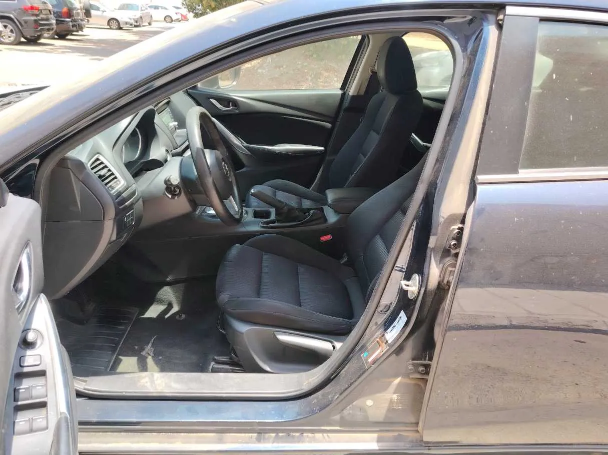 Car image 11