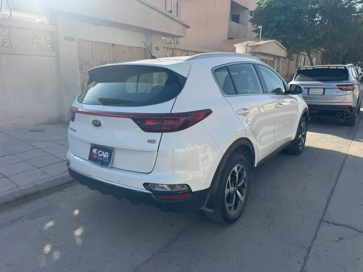 Car image 5
