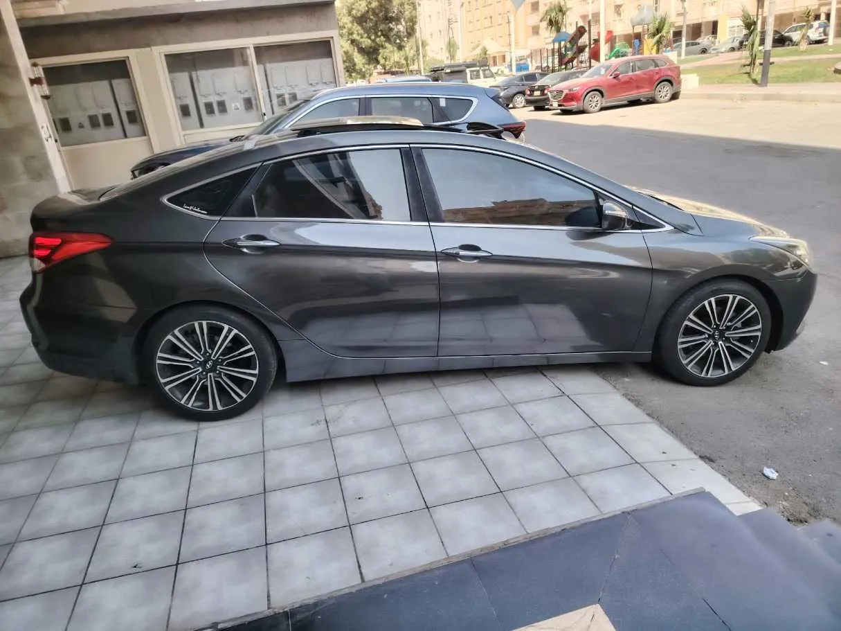 Car image 29