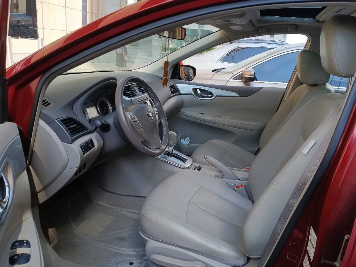 Car image 12