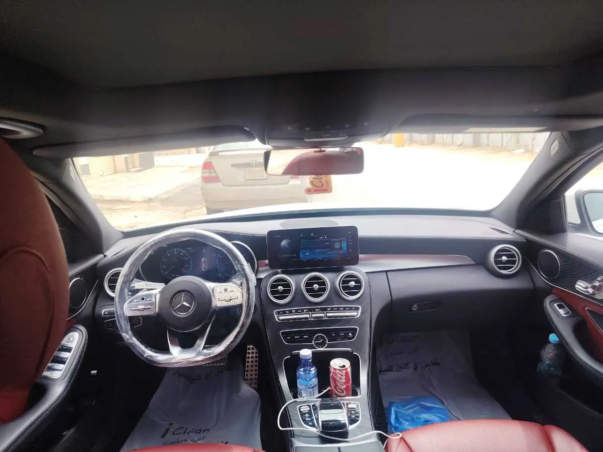 Car image 19
