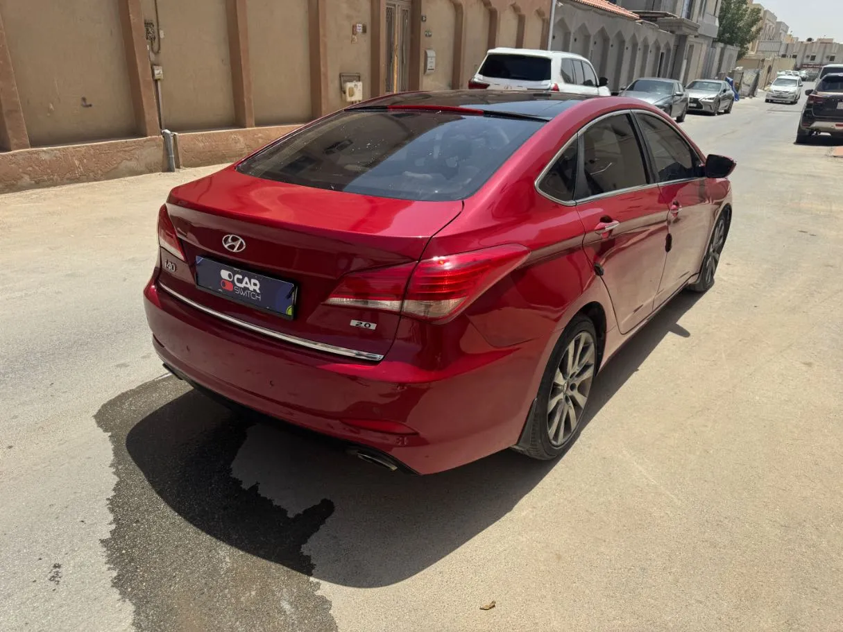Car image 5